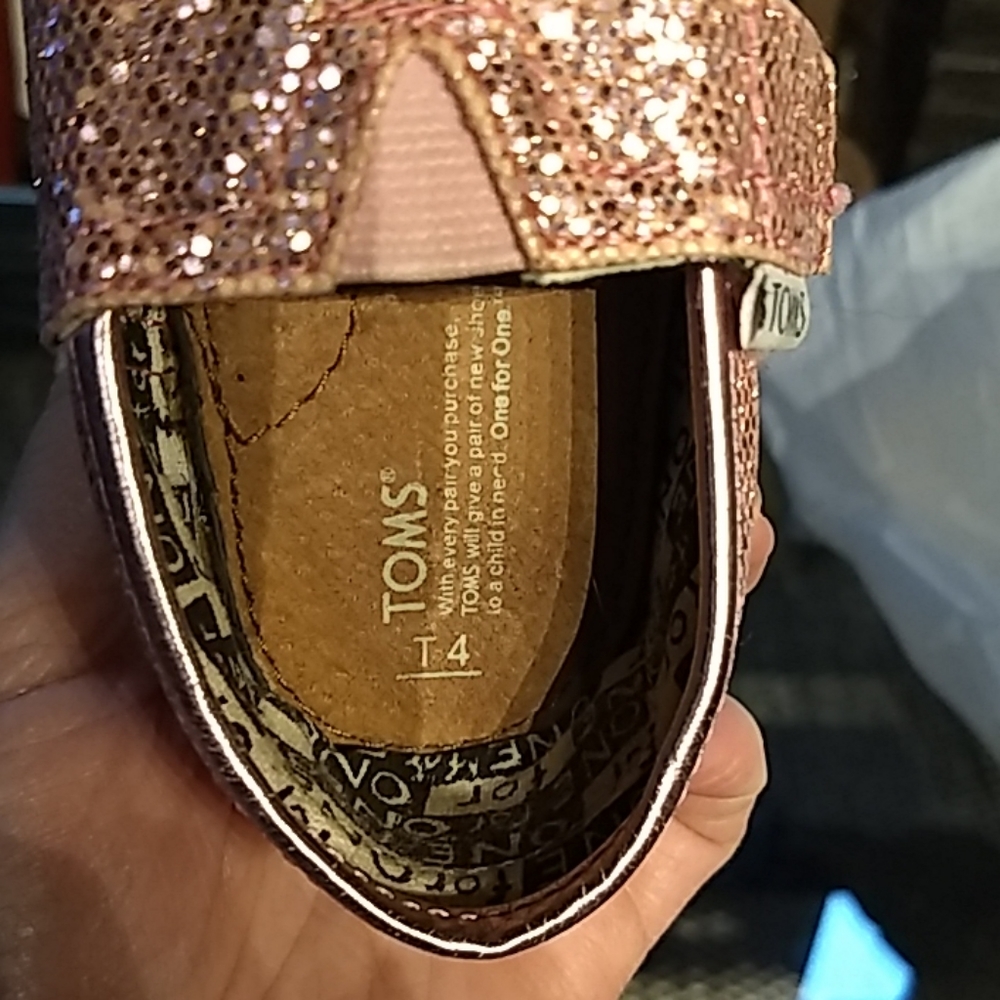 Toms - Picture 3 of 3